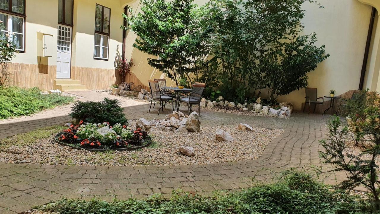 Central Hotel 21 And Apartments Будапеща Екстериор снимка