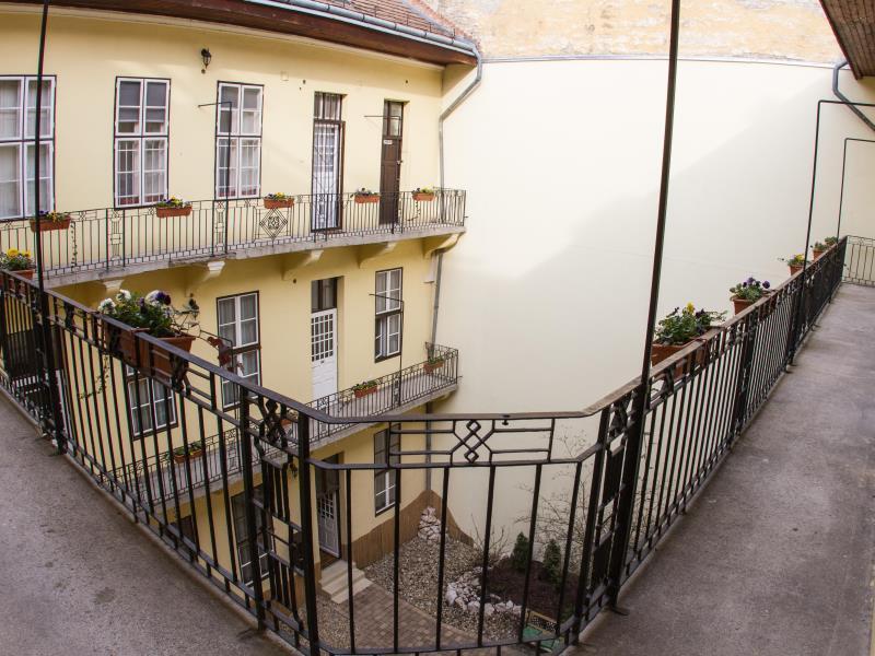 Central Hotel 21 And Apartments Будапеща Екстериор снимка